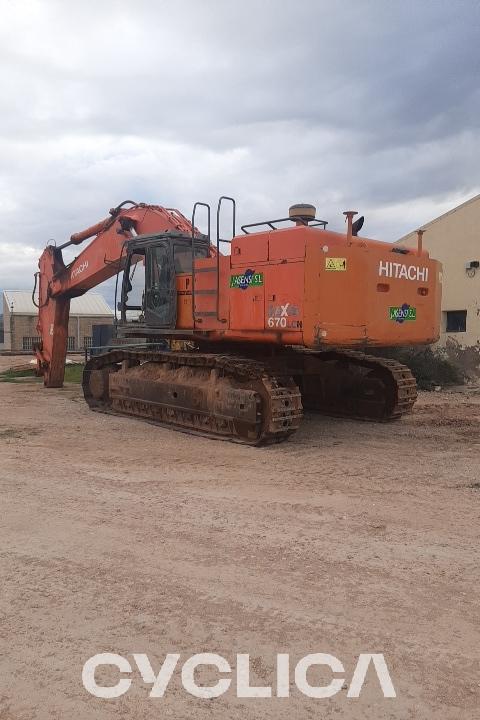 Eskavatorë me Zinxhirë  ZX670 20380 - 4