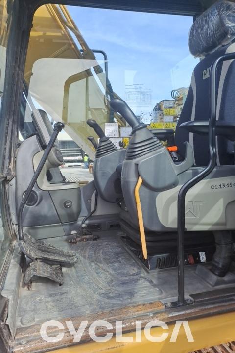 Ровокопачи-гасеничари  313F GC GJD10057 - 9