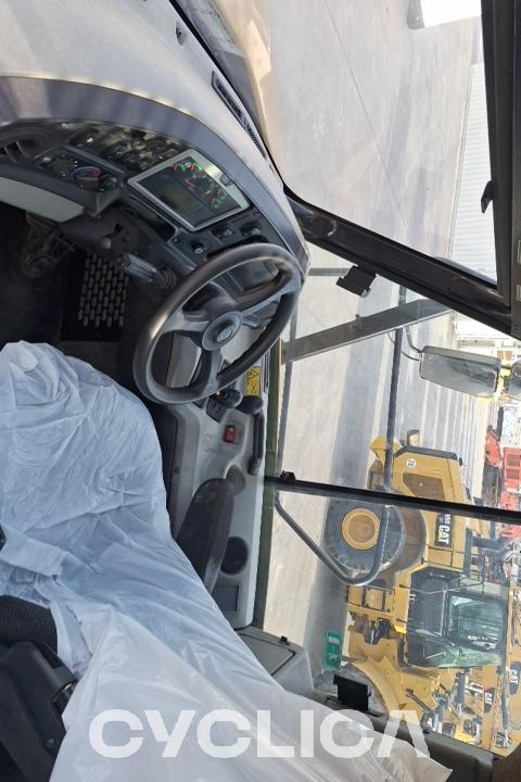 Dumpera dhe kamionë të artikuluar  735B T4P00453 - 8