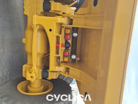Dumpera dhe kamionë të artikuluar  735B T4P00453 - 7