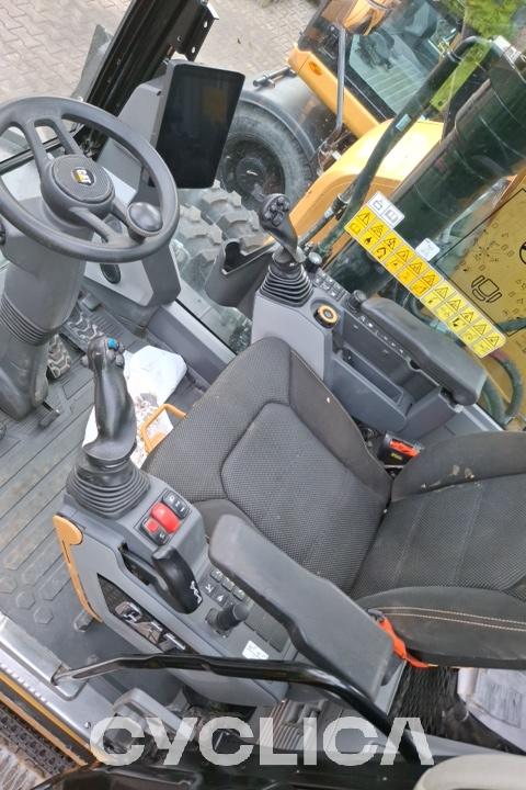 Bageri na točkovima  M318 KE700181 - 8