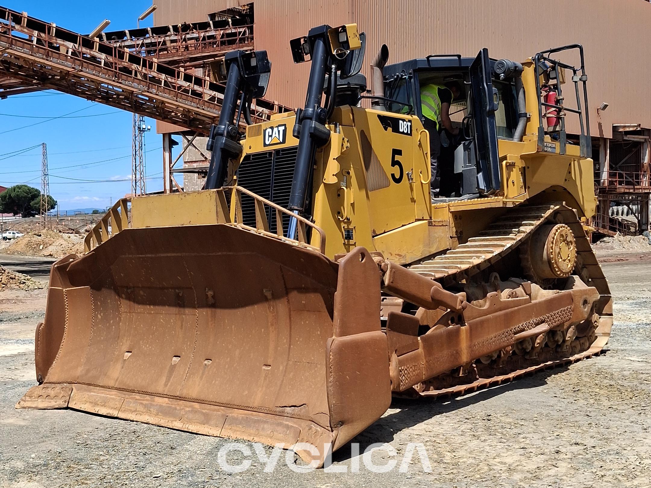 Buldožeri i traktori gusjeničari  D8T FMC01287 - 2