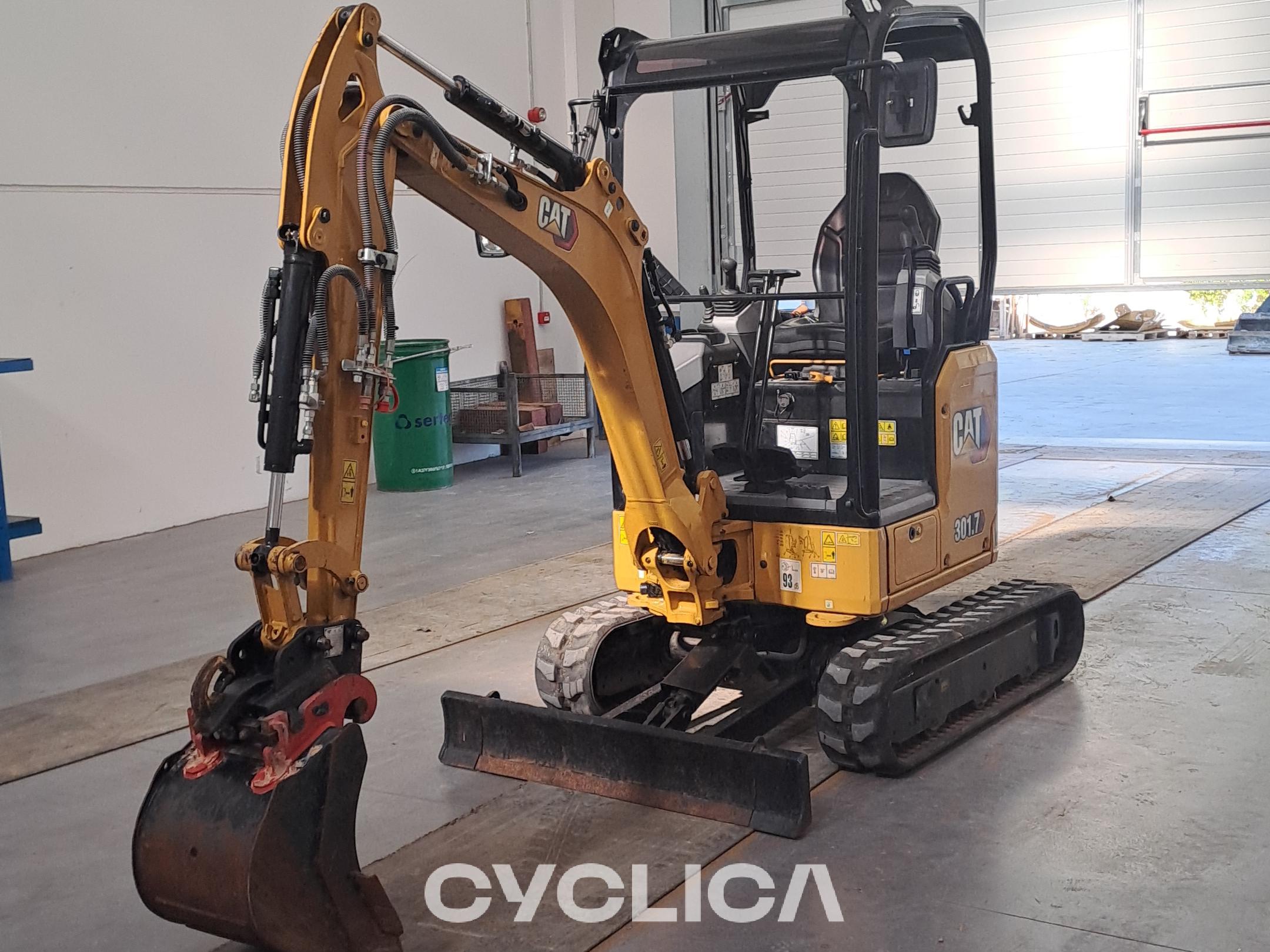 Pelles sur chenilles  301.7D JH704339 - 3