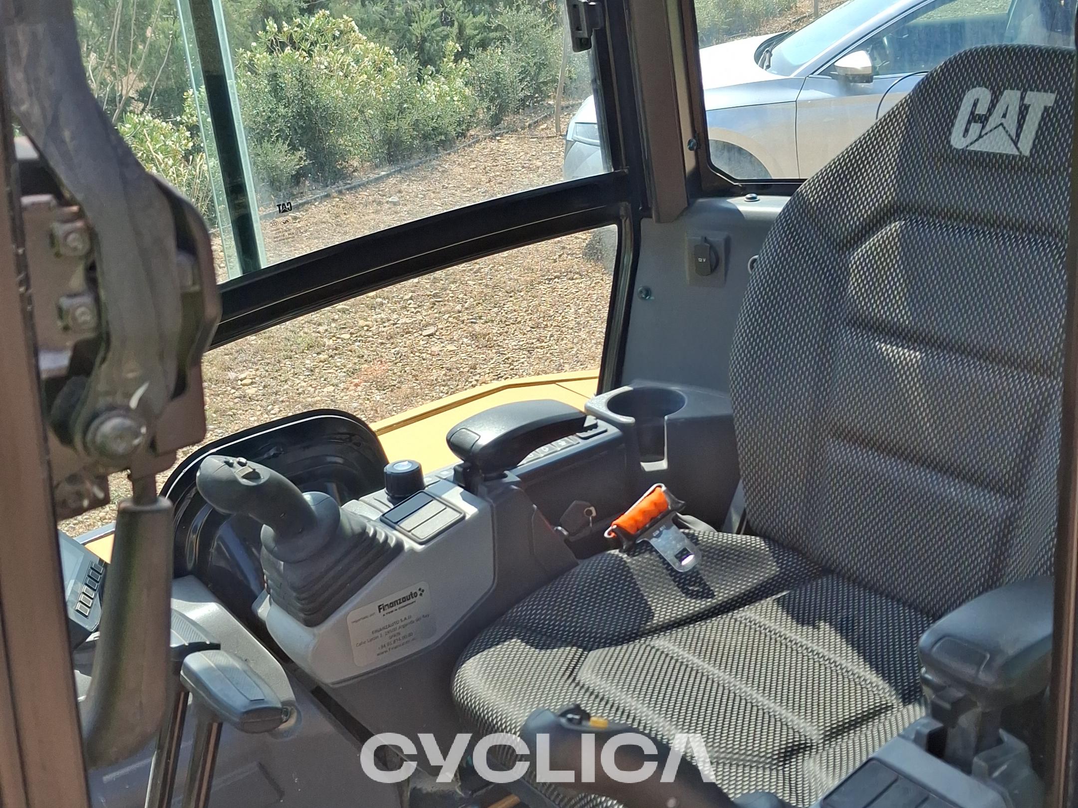 Eskavatorë me Zinxhirë  303.5 CE901895 - 8