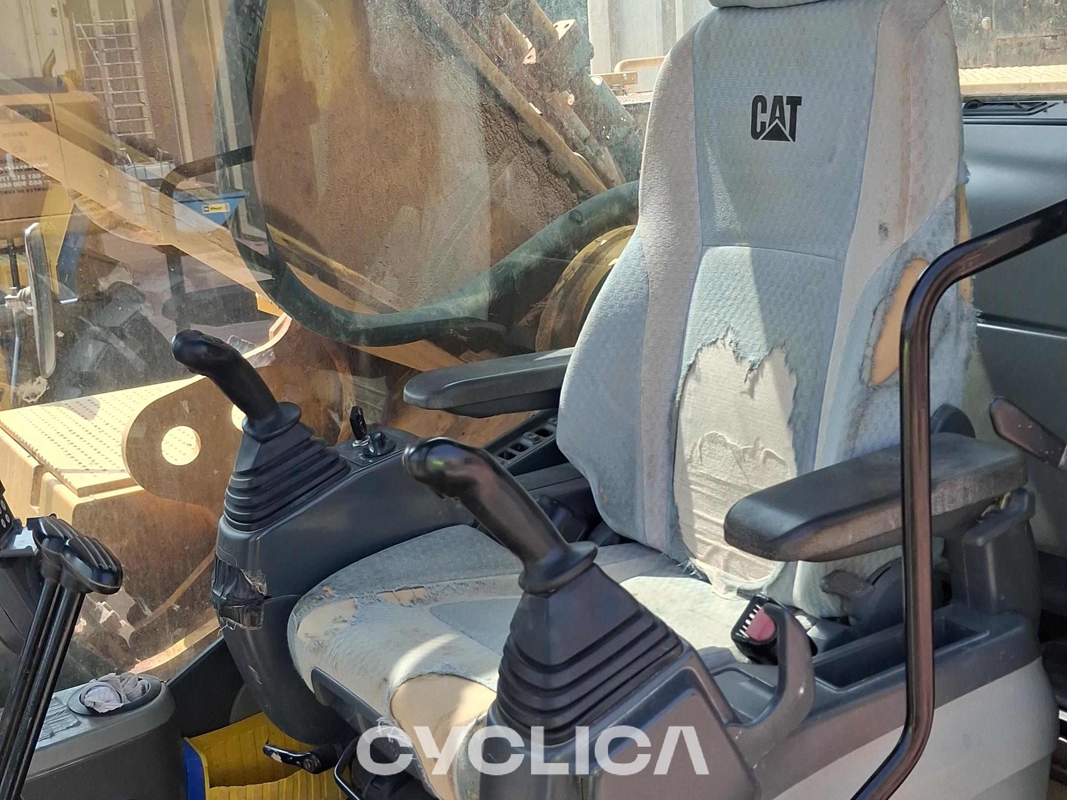 Bageri gusjeničari  345DLME LKY00345 - 8