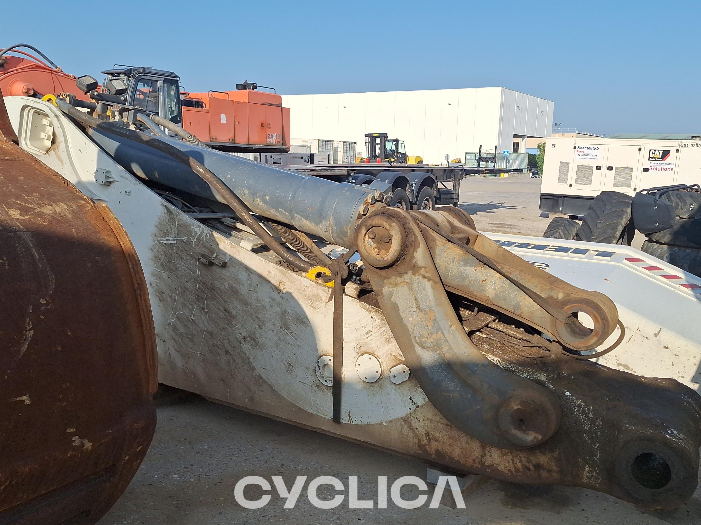 Bageri guseničari  R984 92215640 - 11