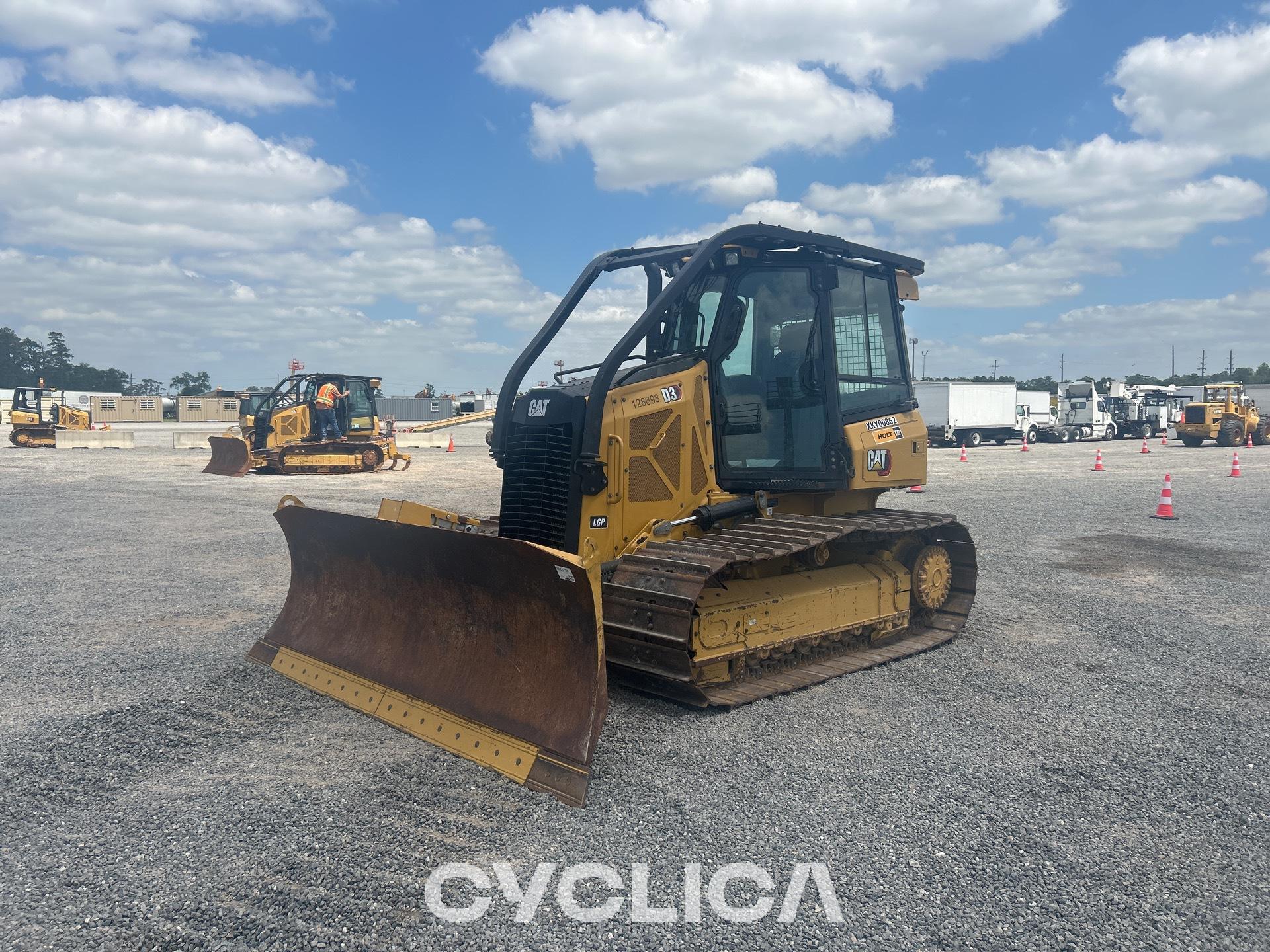Bulldozers y tractores de cadenas  D3LGP XKY00862 - 3
