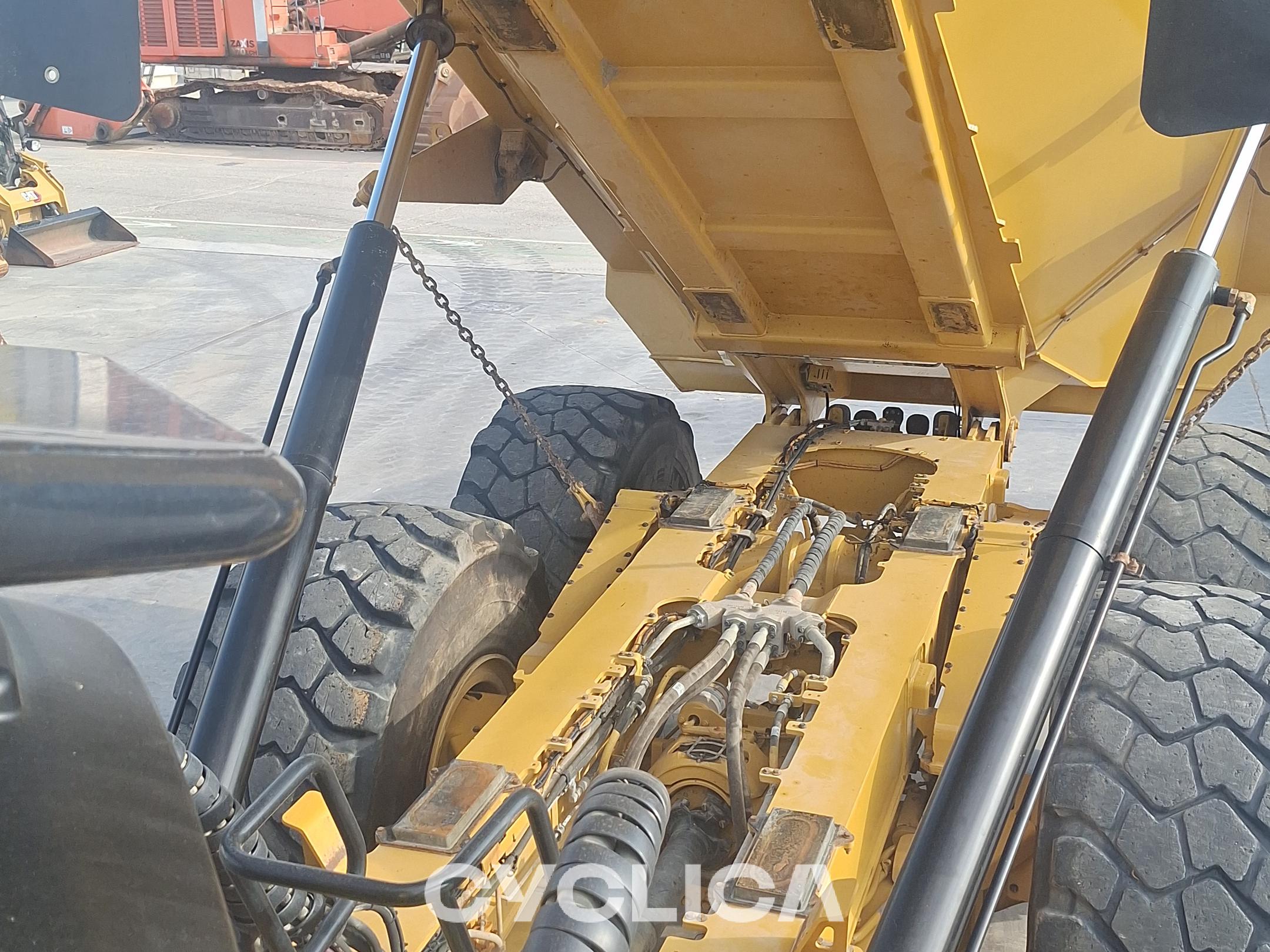Dumpers e caminhões articulados  745 3T602674 - 11