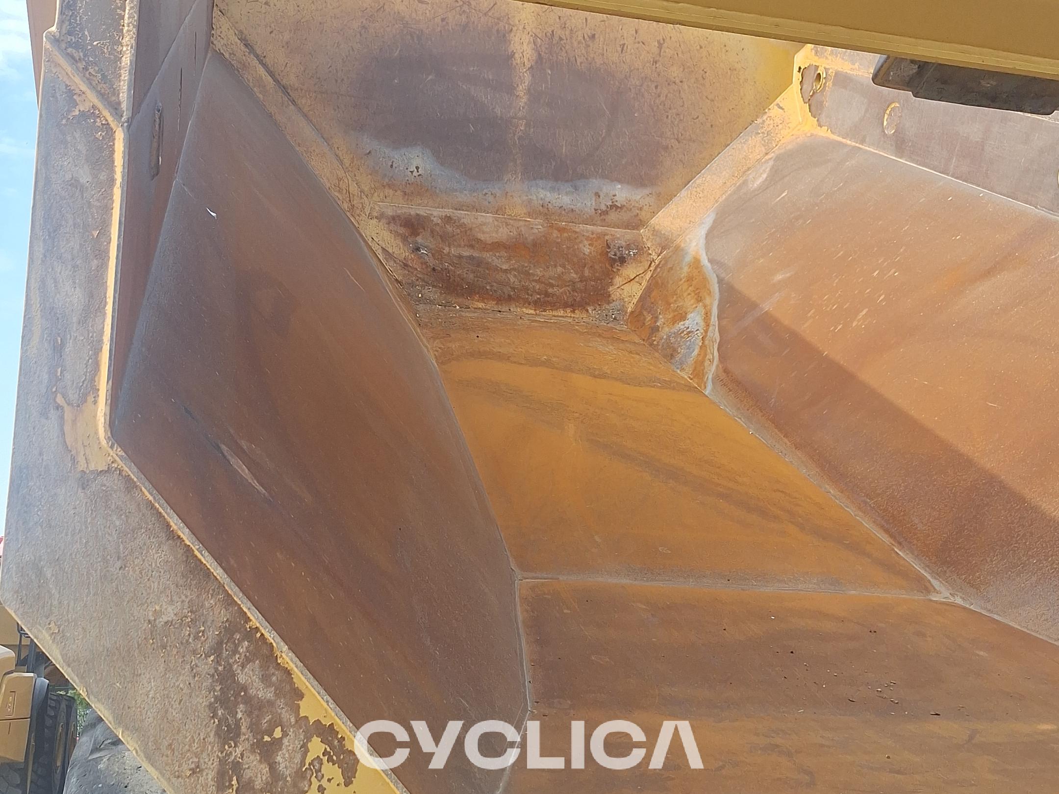 Dumpers e caminhões articulados  745 3T602674 - 12