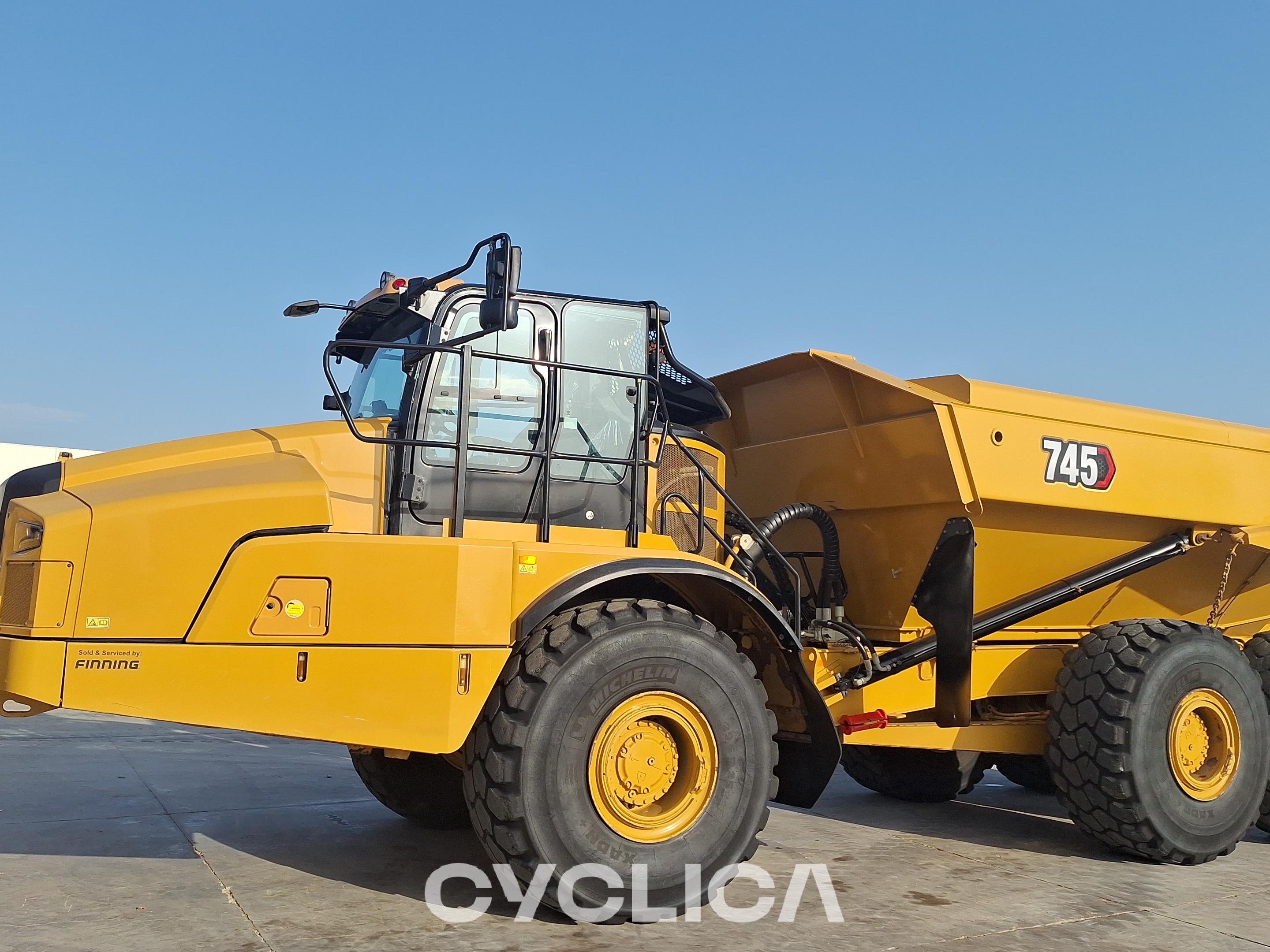 Dumpers e caminhões articulados  745 3T602674 - 3