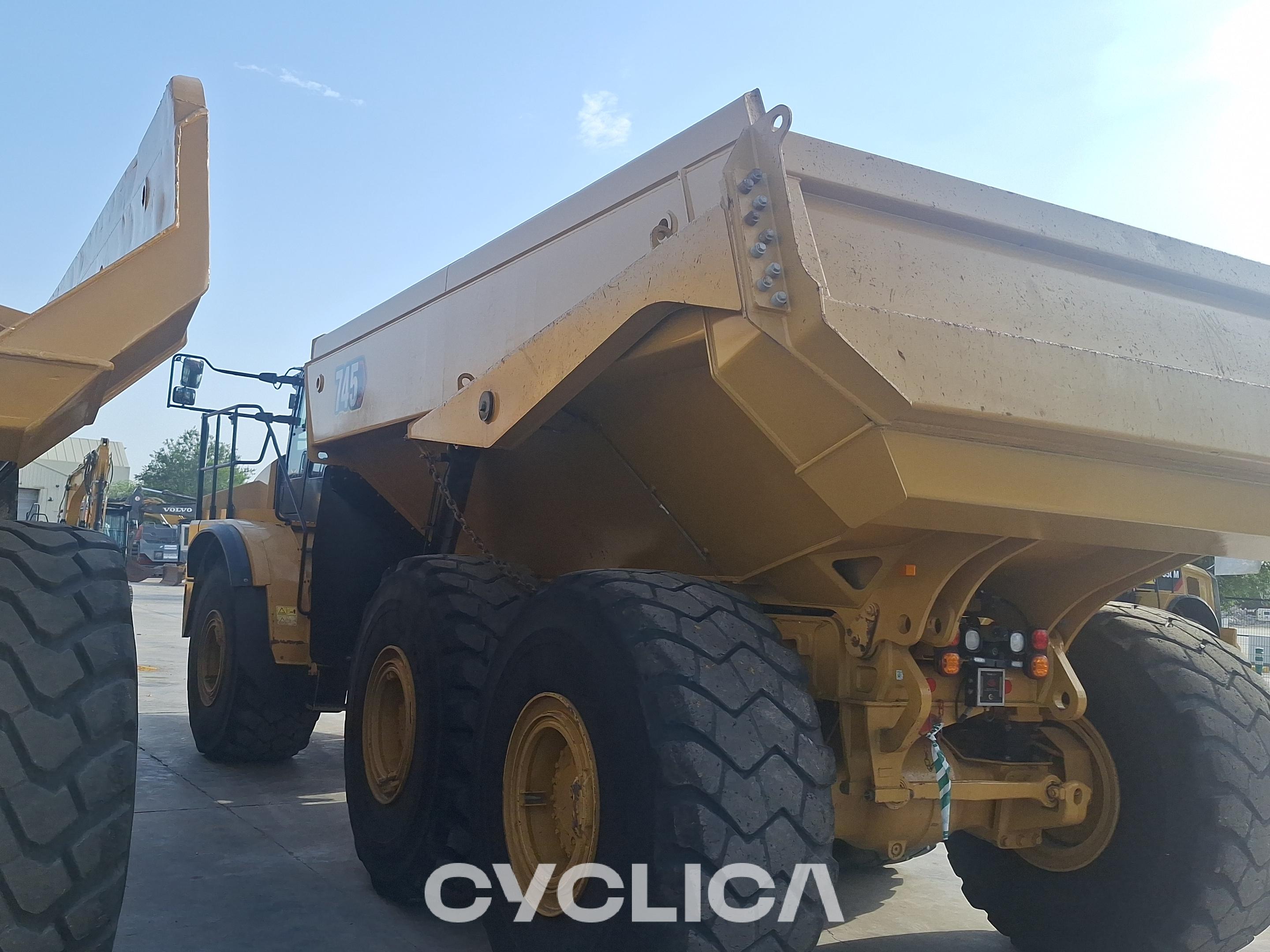 Dumpers and articulated trucks  745 3T602672 - 5