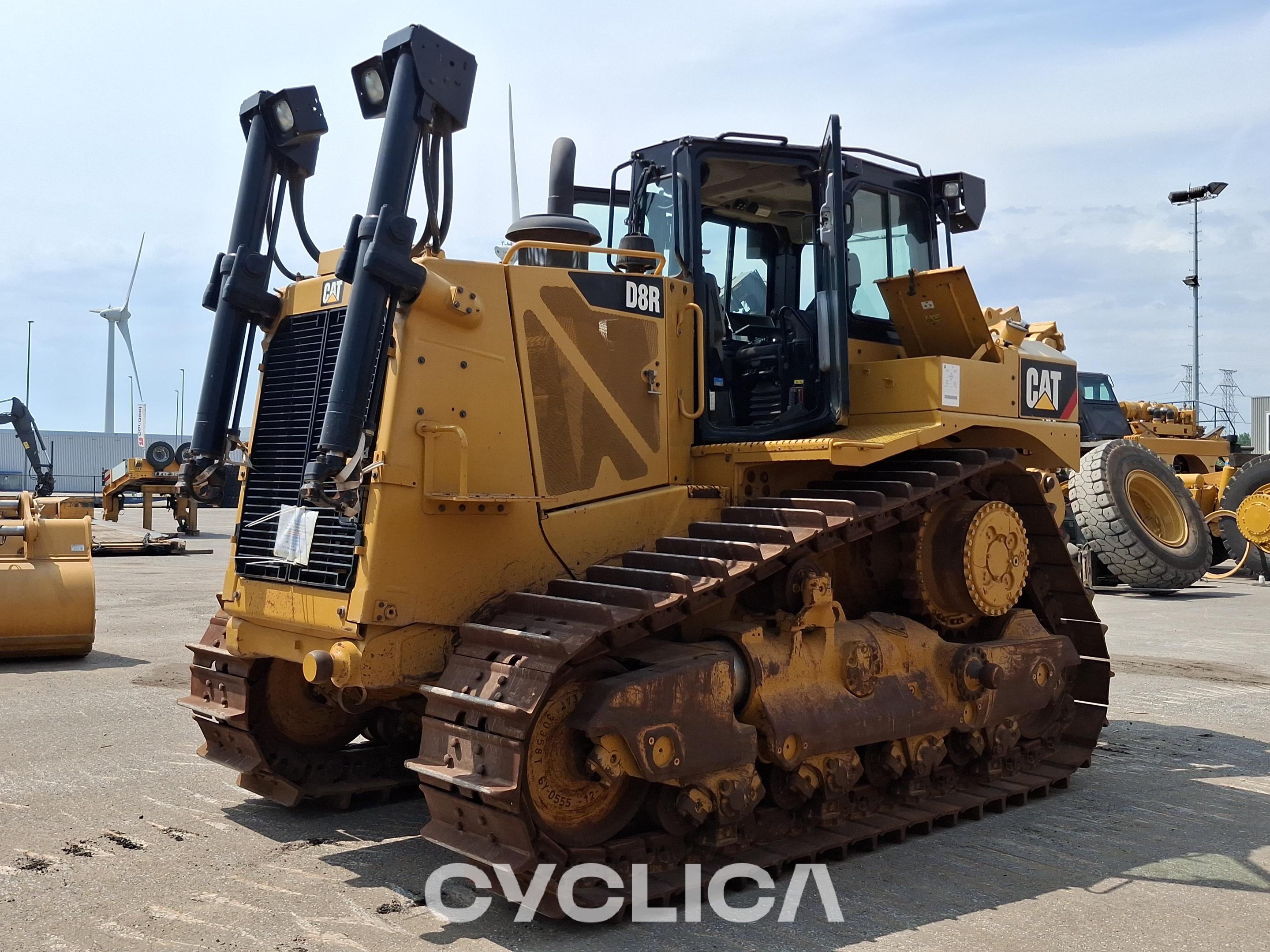 Bulldozers and crawler tractors  D8R DWJ00411 - 2
