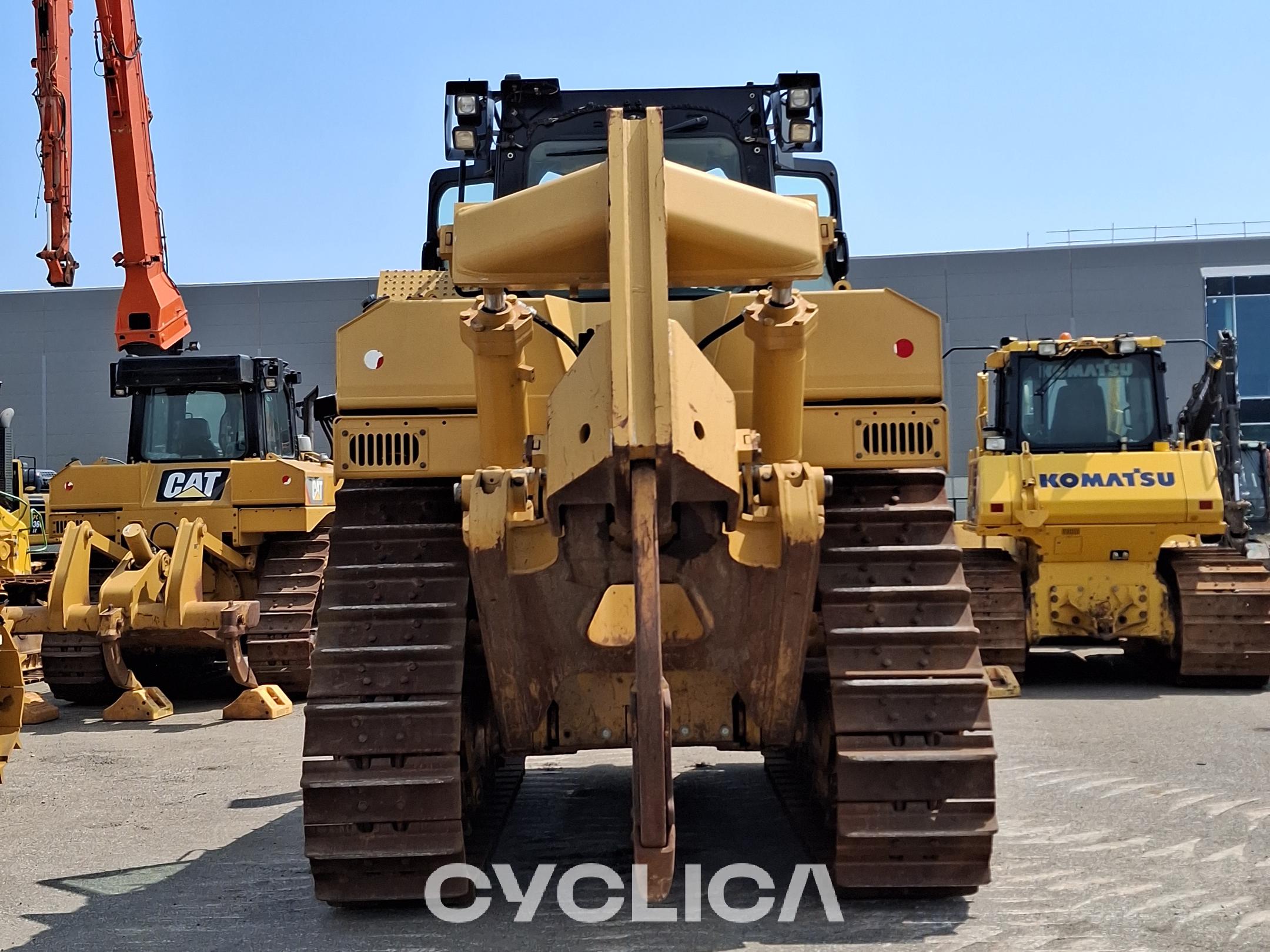 Bulldozers and crawler tractors  D8R DWJ00411 - 7