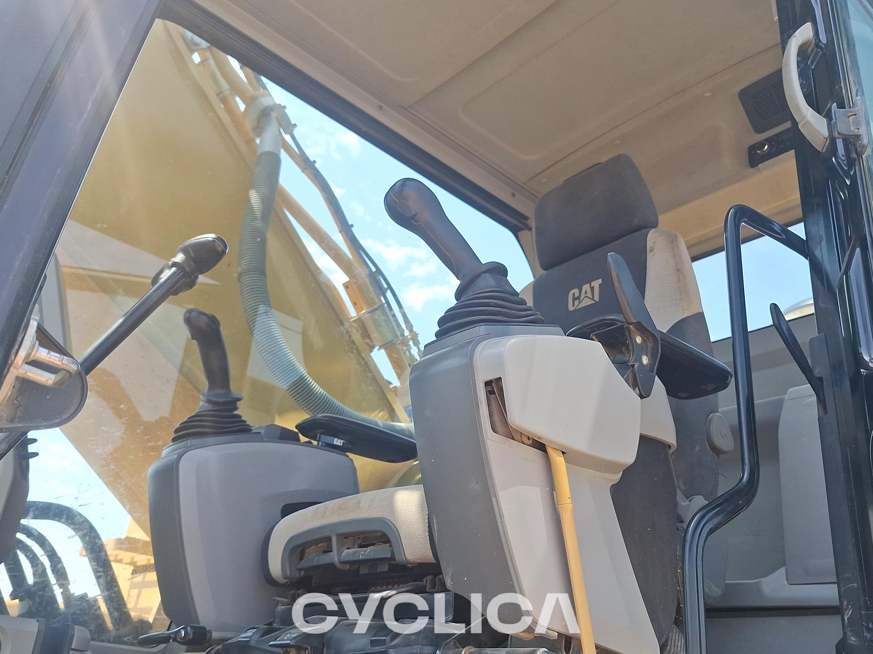 Bageri gusjeničari  352F NDC80092 - 8