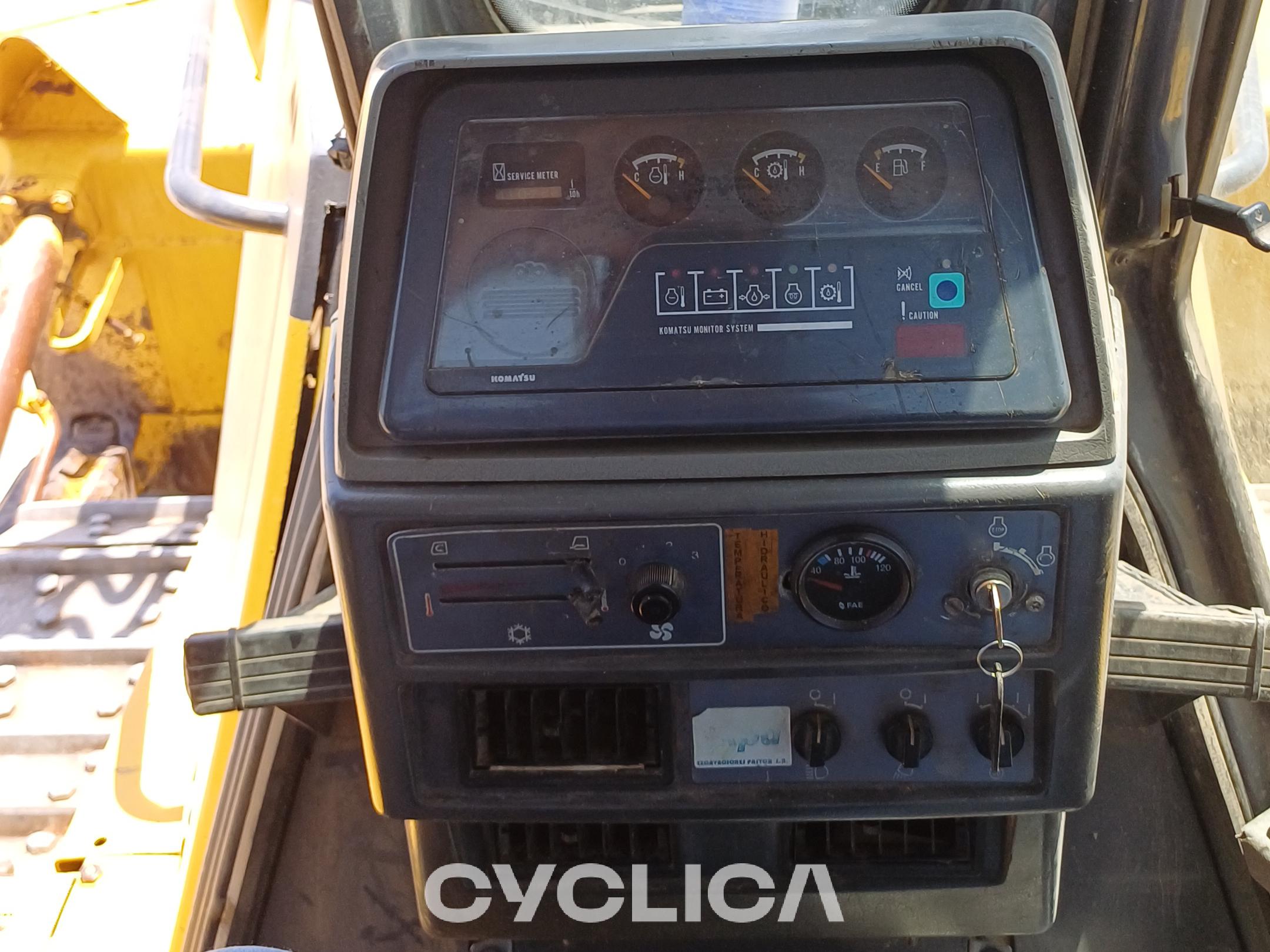 Buldožerji in traktorji goseničarji  D155A 61136 - 9