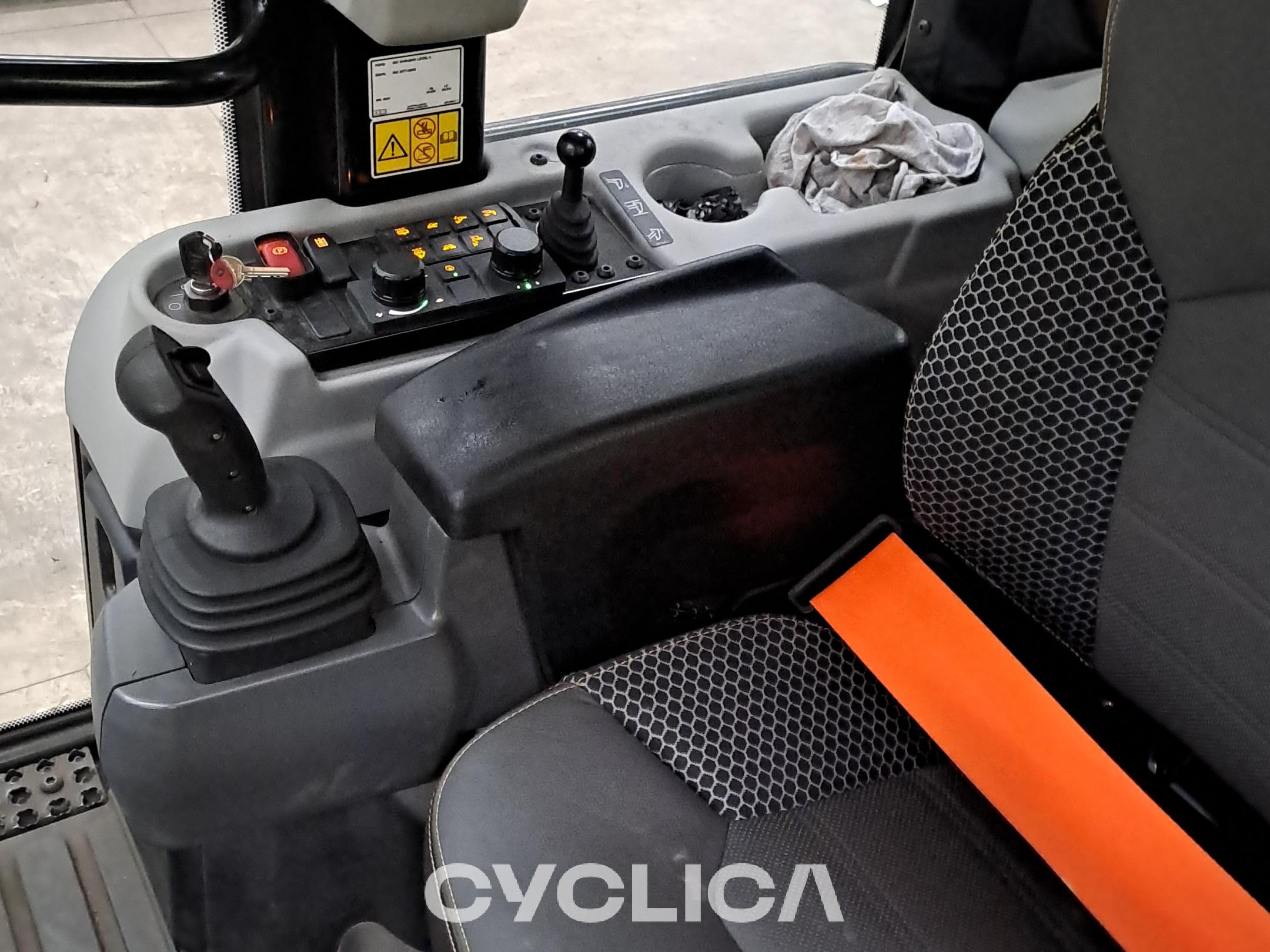 Натоварувачи-гасеничари 963K LTT00424 - 11