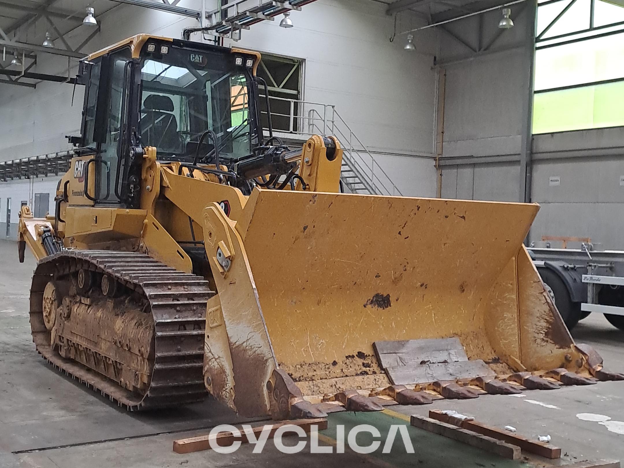 Натоварувачи-гасеничари 963K LTT00424 - 3