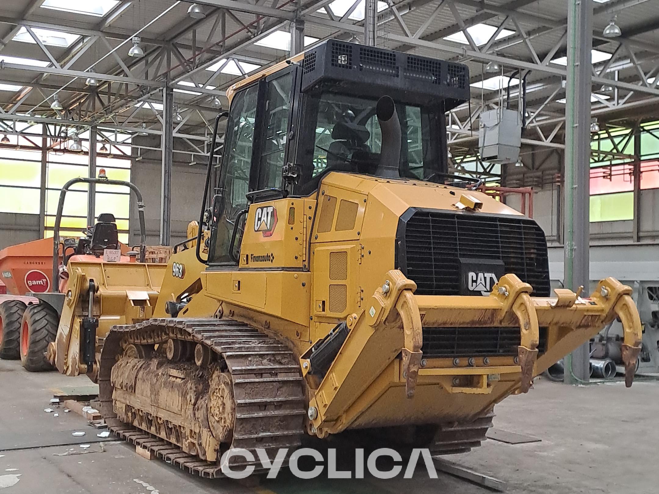 Натоварувачи-гасеничари 963K LTT00424 - 4