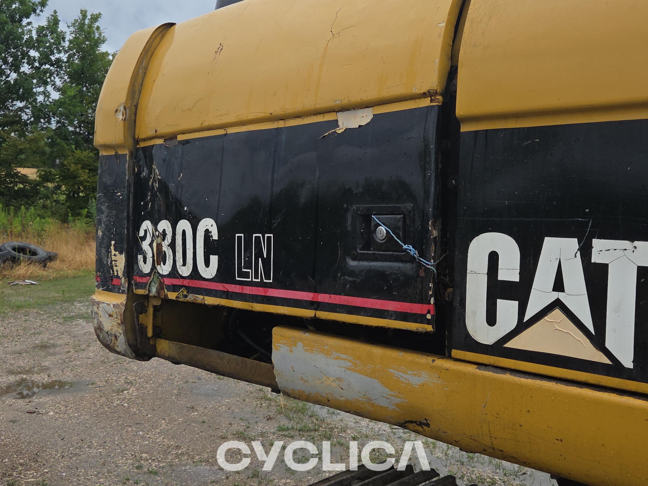 Pelles sur chenilles  330C CGZ00929 - 9