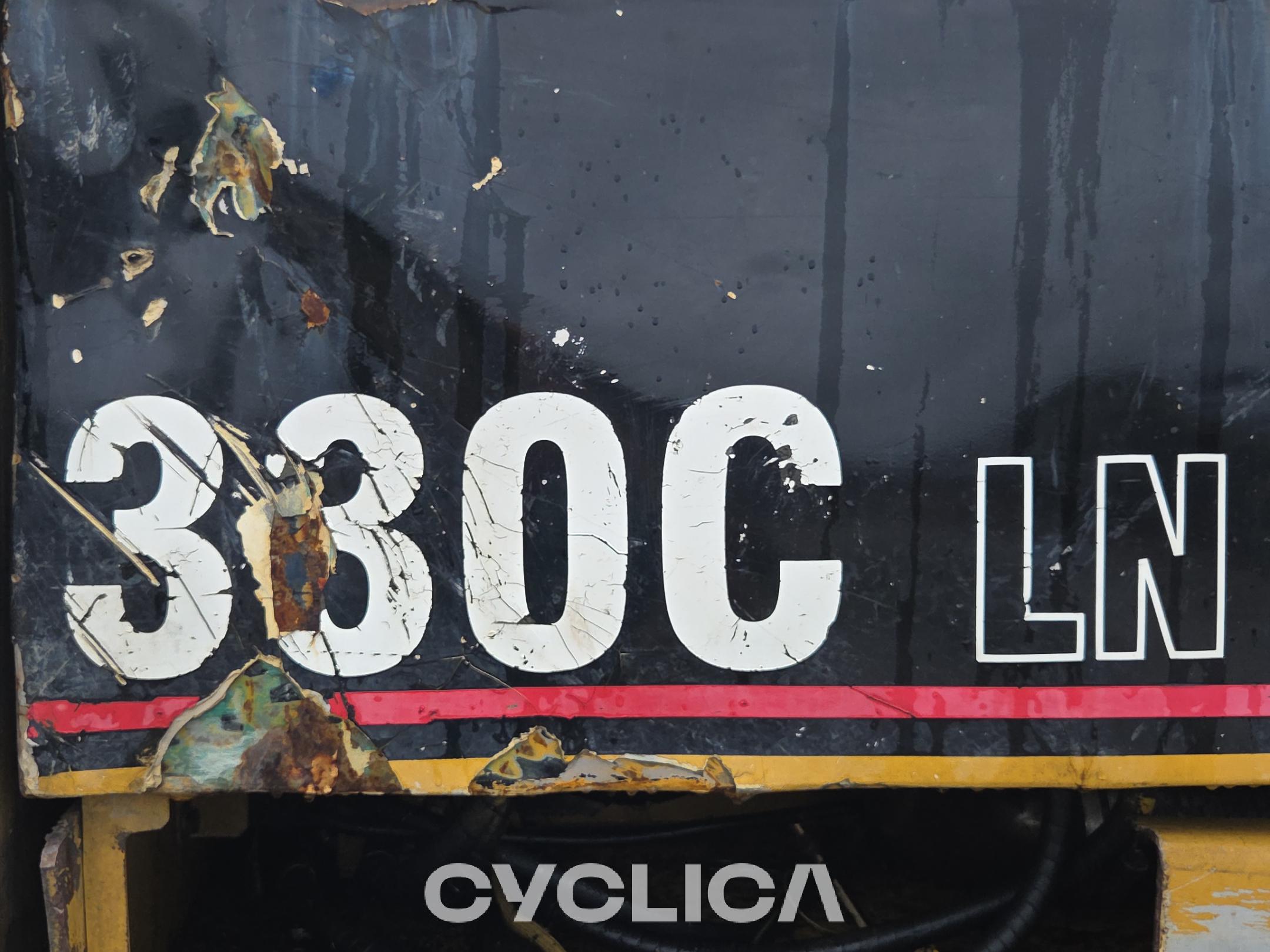 Pelles sur chenilles  330C CGZ00929 - 7