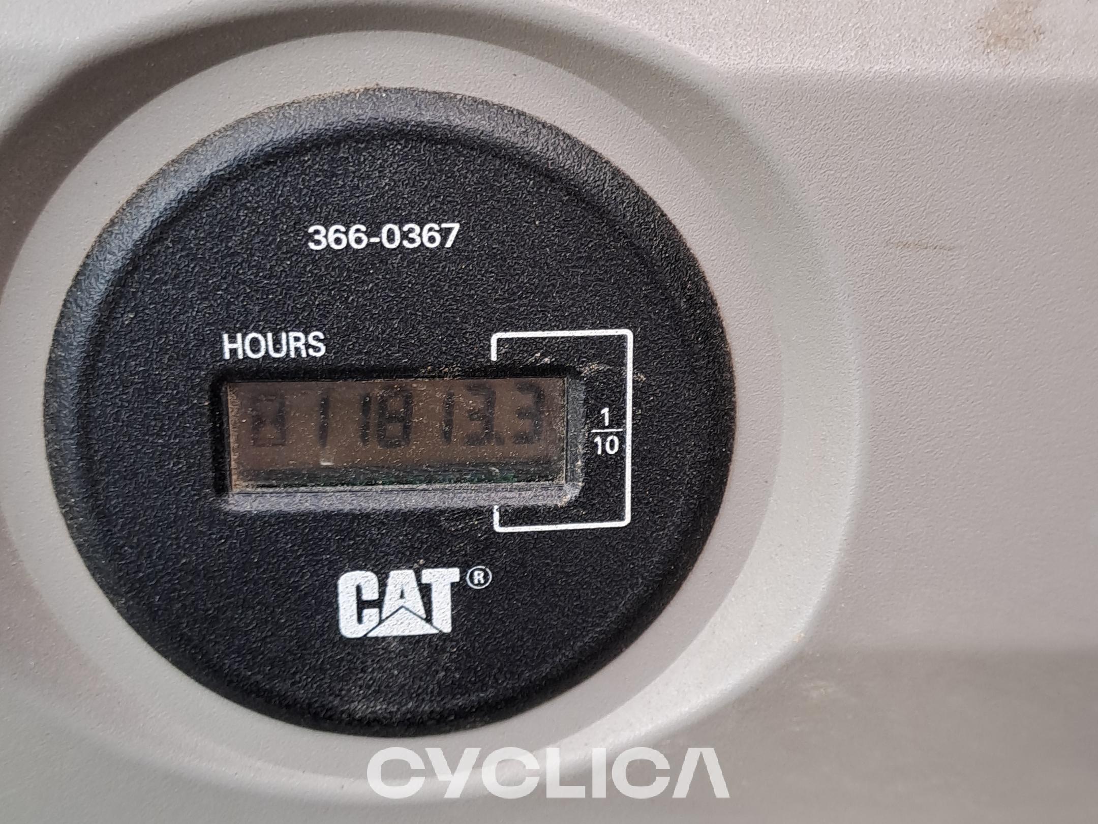Ровокопачи-гасеничари  320B NAZ02209 - 9
