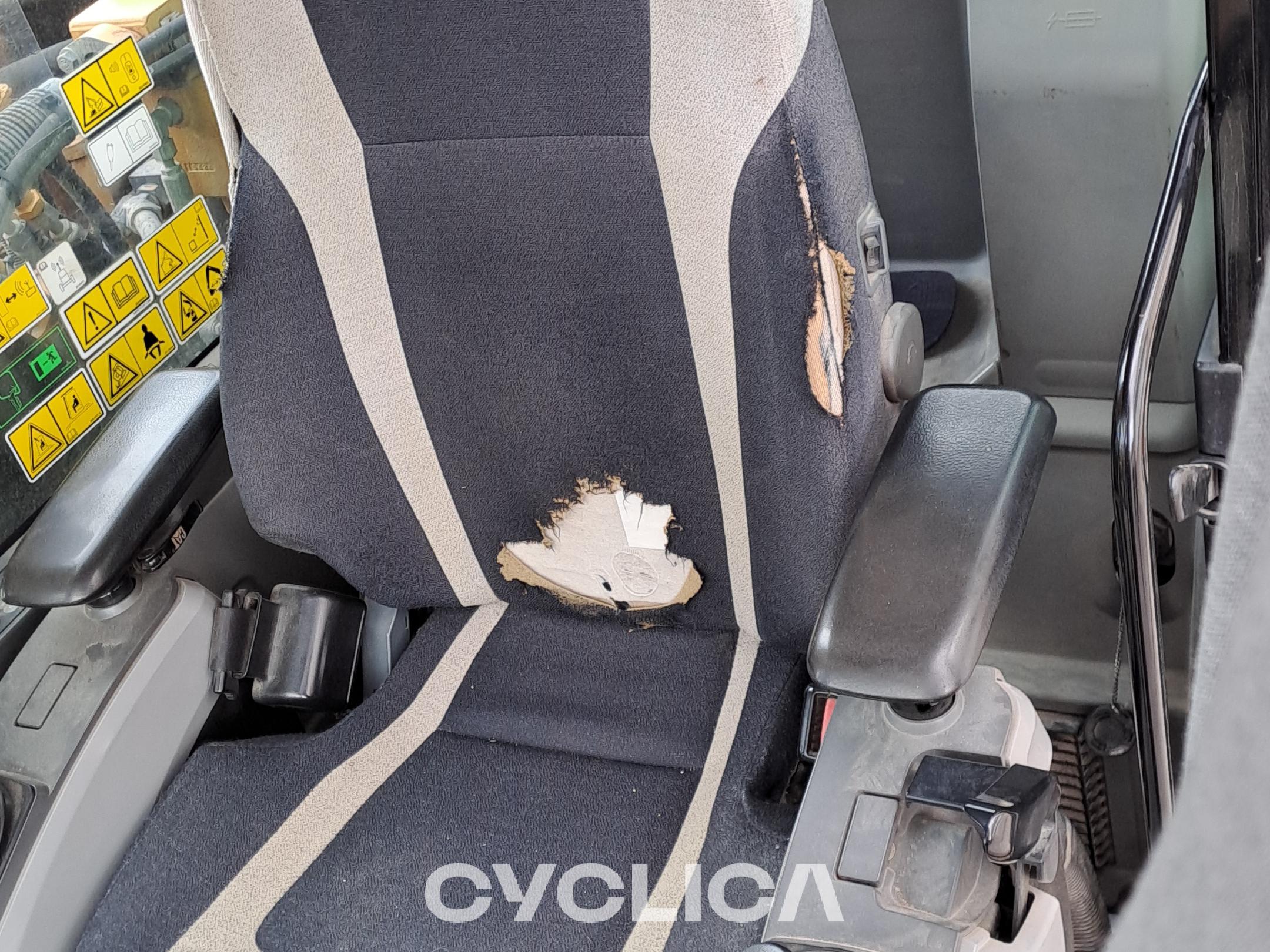 Ровокопачи-гасеничари  320B NAZ02209 - 10