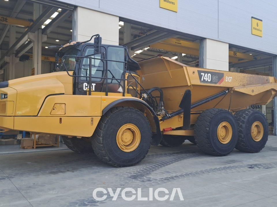 Дампери и зглобни камиони  740GC 3T800211 - 12