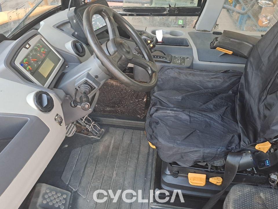 Дампери и зглобни камиони  740GC 3T800211 - 9