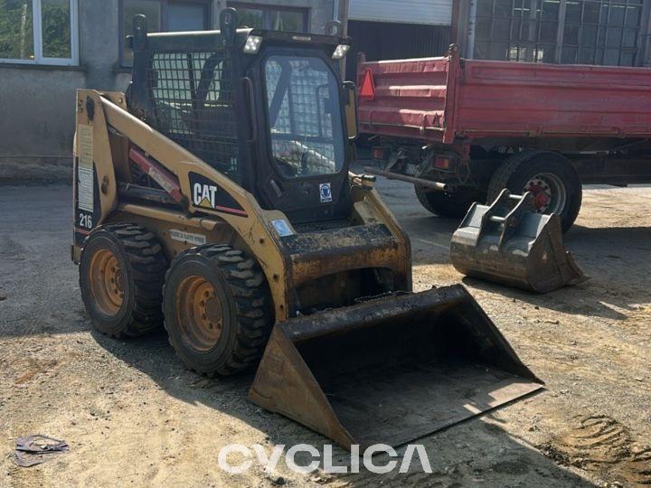 Skid steers  216 4NZ03030 - 4