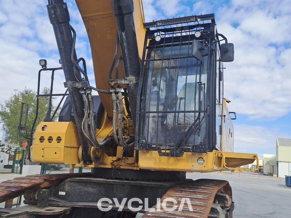 Ровокопачи-гасеничари 395 LTK10105 - 11