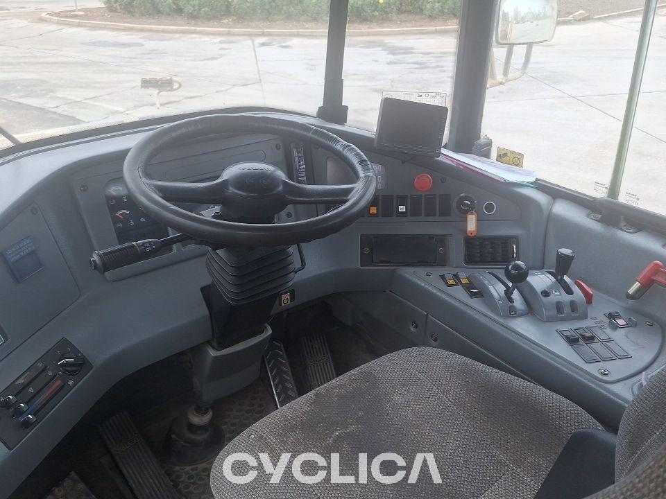Dumpers e caminhões articulados A25D V16262 - 9