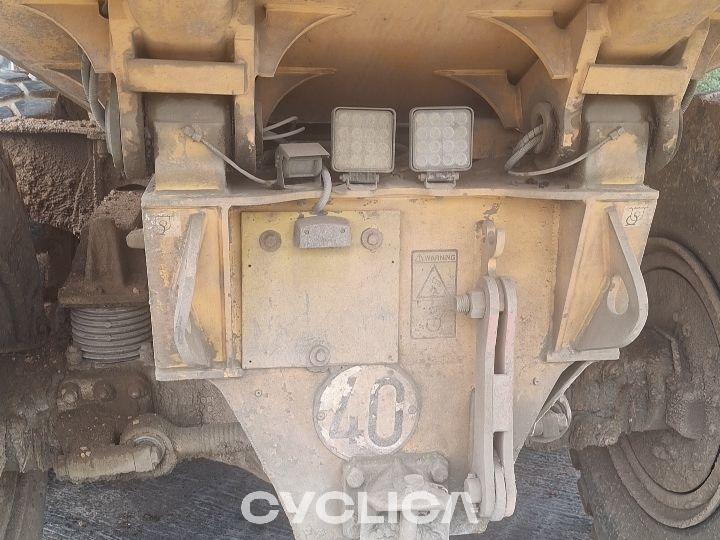 Dumpers e caminhões articulados A25D V16262 - 8