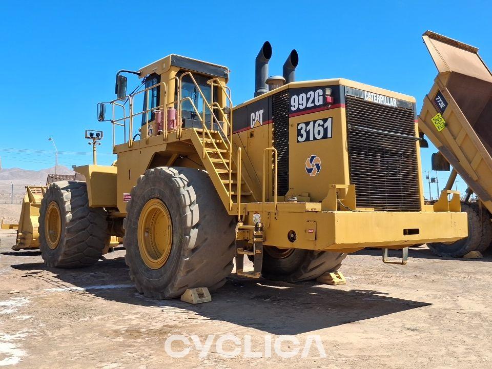 Pás Carregadoras de Rodas  992G ADZ00215 - 5