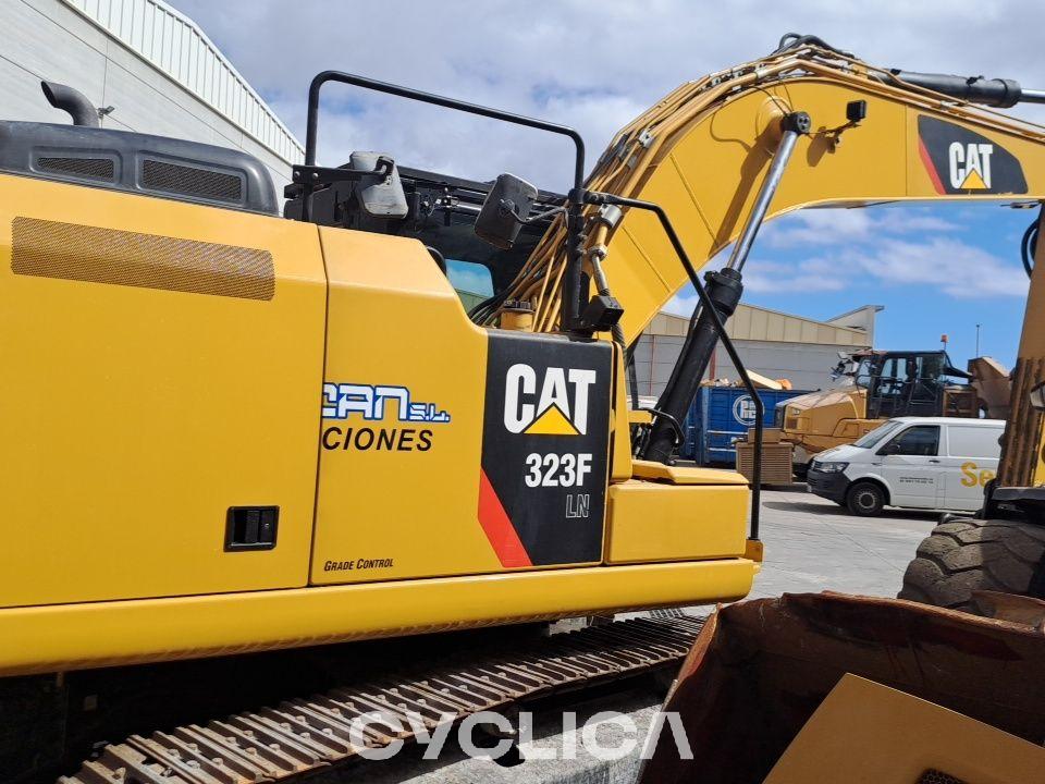 Bageri guseničari  323F MFY20245 - 4