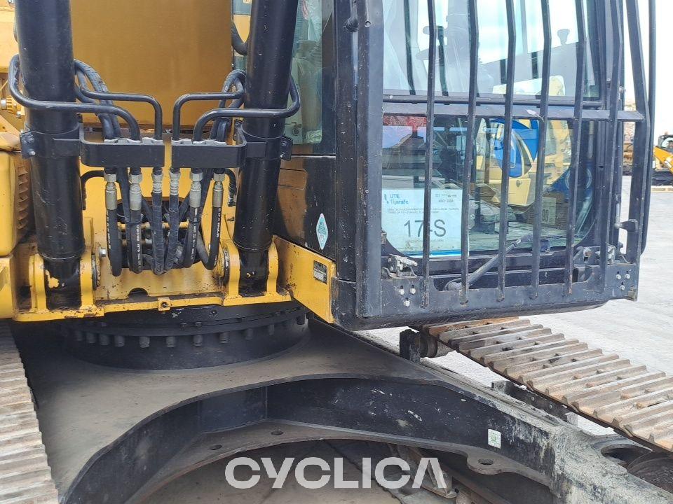 Bageri guseničari  323F MFY20245 - 8