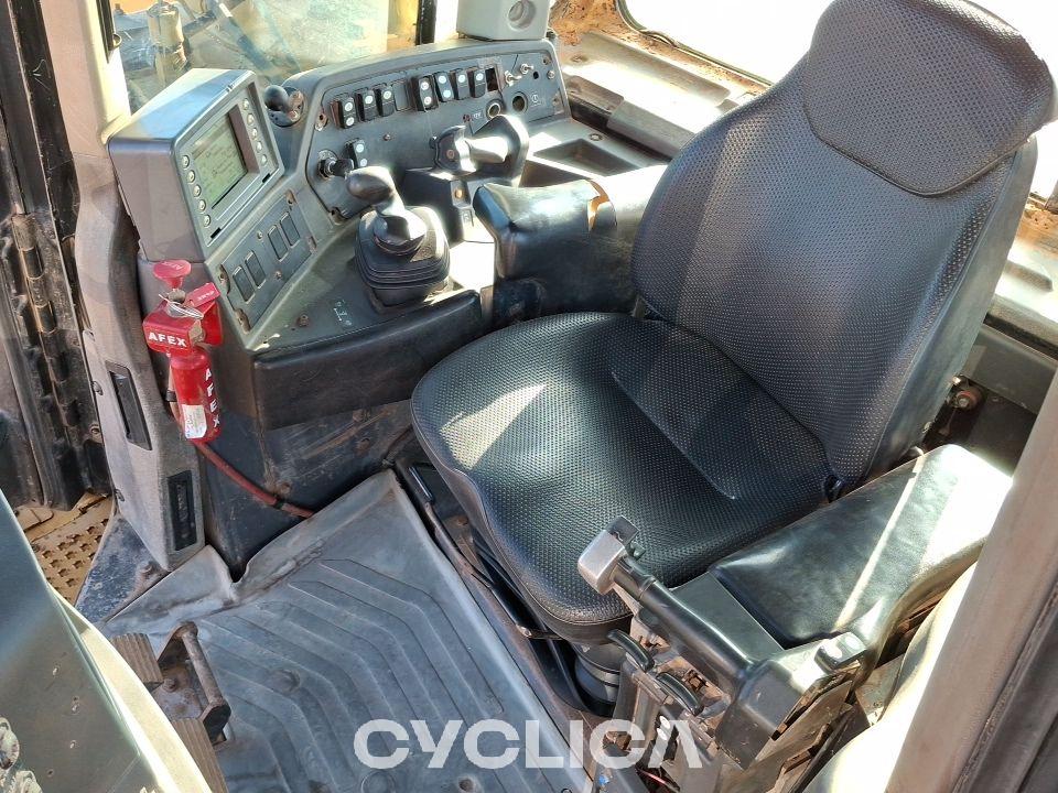 Bulldozers et tracteurs à chenilles  D10T RJG00767 - 8