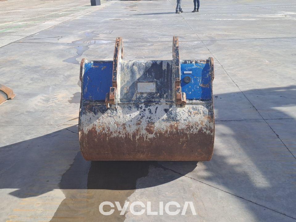 Ровокопачи-гасеничари 315 NG YDE00433 - 14