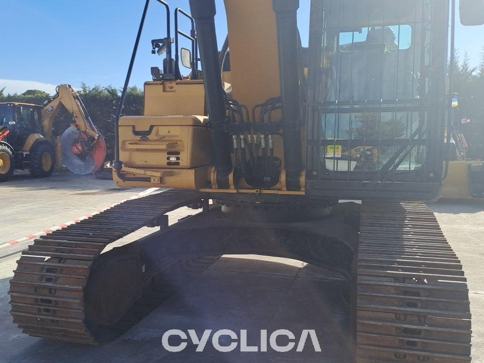 Ровокопачи-гасеничари  326F HCJ10085 - 8