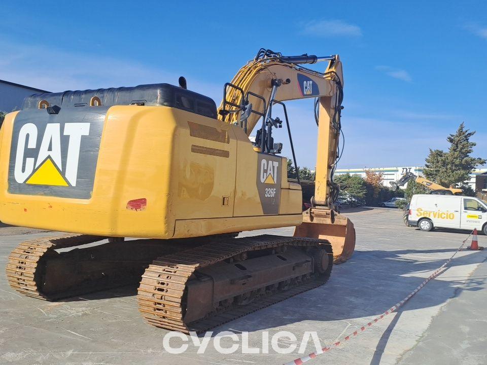 Ровокопачи-гасеничари  326F HCJ10085 - 6