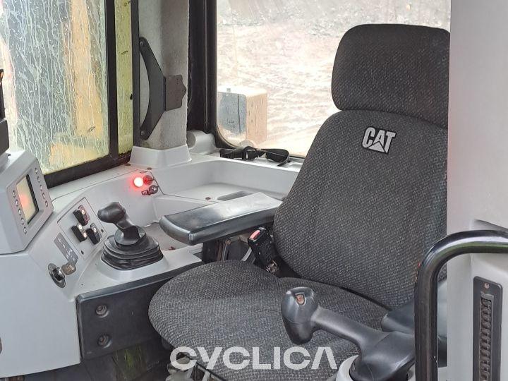 Bulldozers et tracteurs à chenilles  D8T FCT00300 - 8