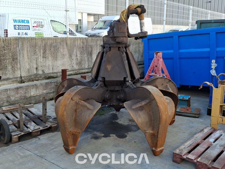 Pelles sur pneus MH3026 FB900369 - 11