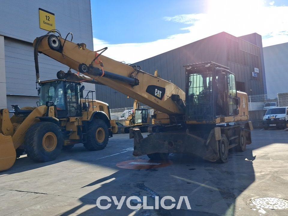 Pelles sur pneus MH3026 FB900369 - 2