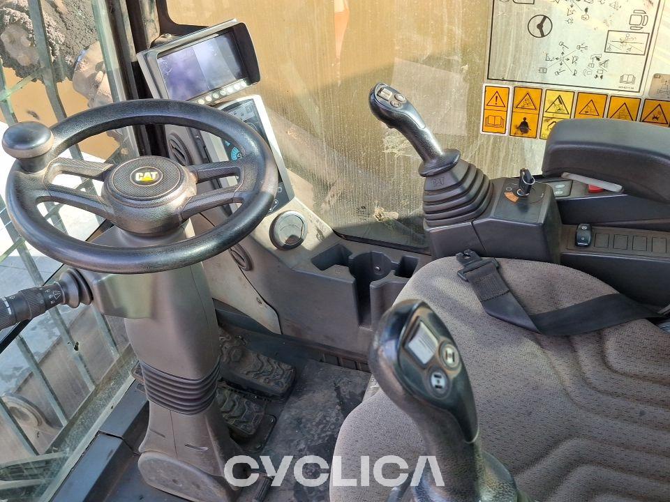 Pelles sur pneus MH3026 FB900369 - 8