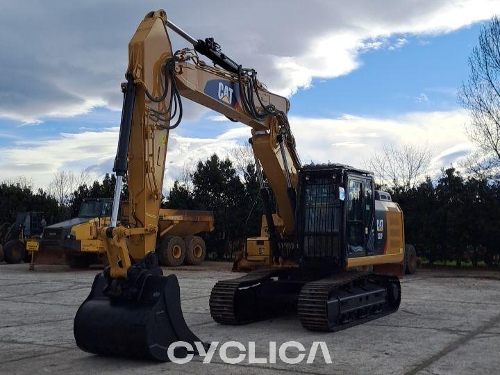 Bageri gusjeničari  323F SA FA210187 - 2