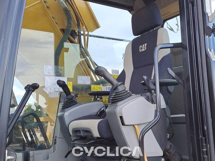 Bageri gusjeničari  323F SA FA210187 - 8