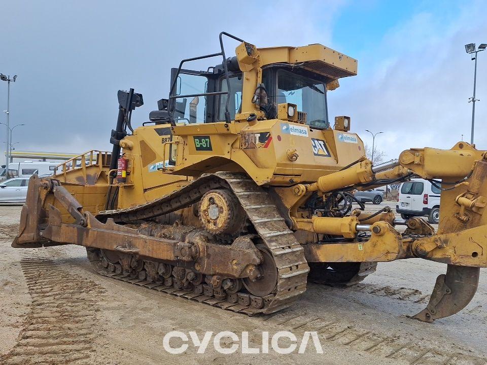 Bulldozers and crawler tractors  D8T FCT01014 - 6