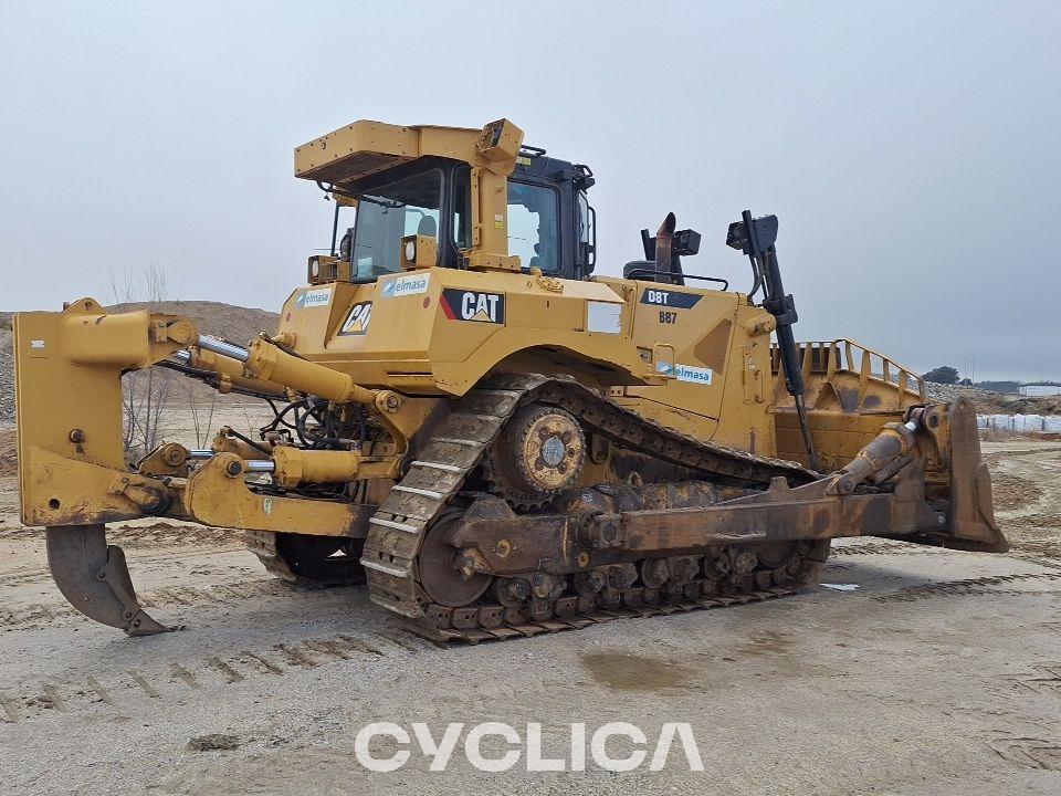 Bulldozers and crawler tractors  D8T FCT01014 - 5