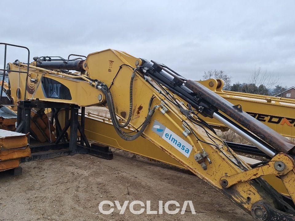 Bagri goseničarji  330DL UHD THJ00366 - 10