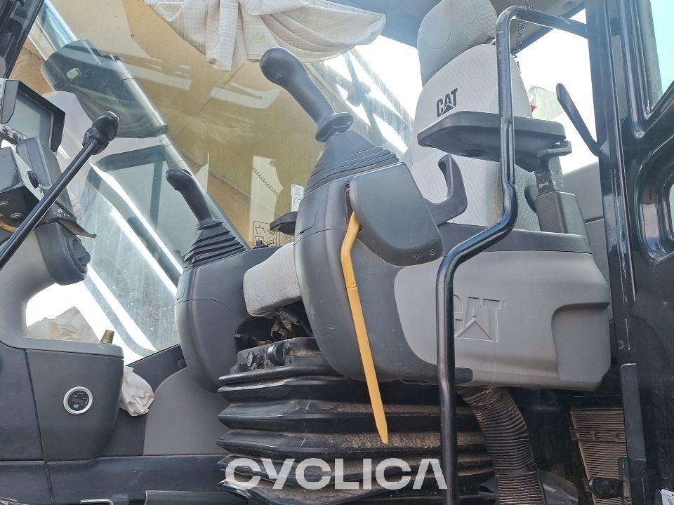 Bagri goseničarji  330DL UHD THJ00366 - 9