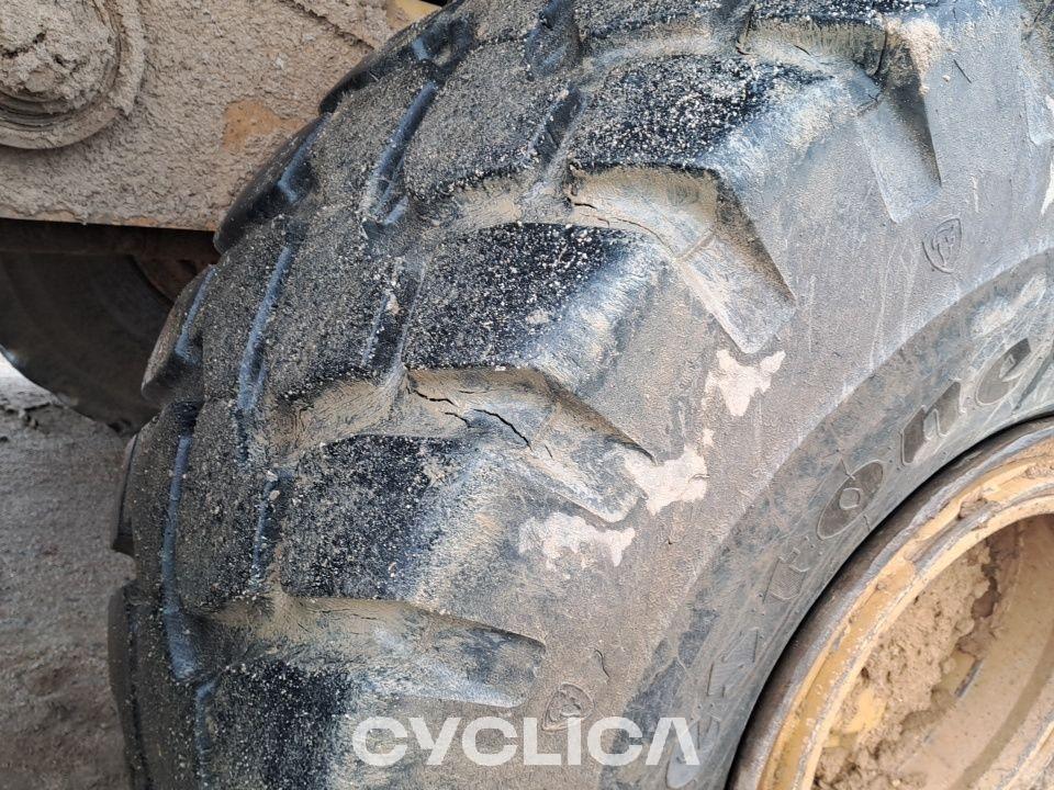 Dumpera dhe kamionë të artikuluar  740B T4R00594 - 21